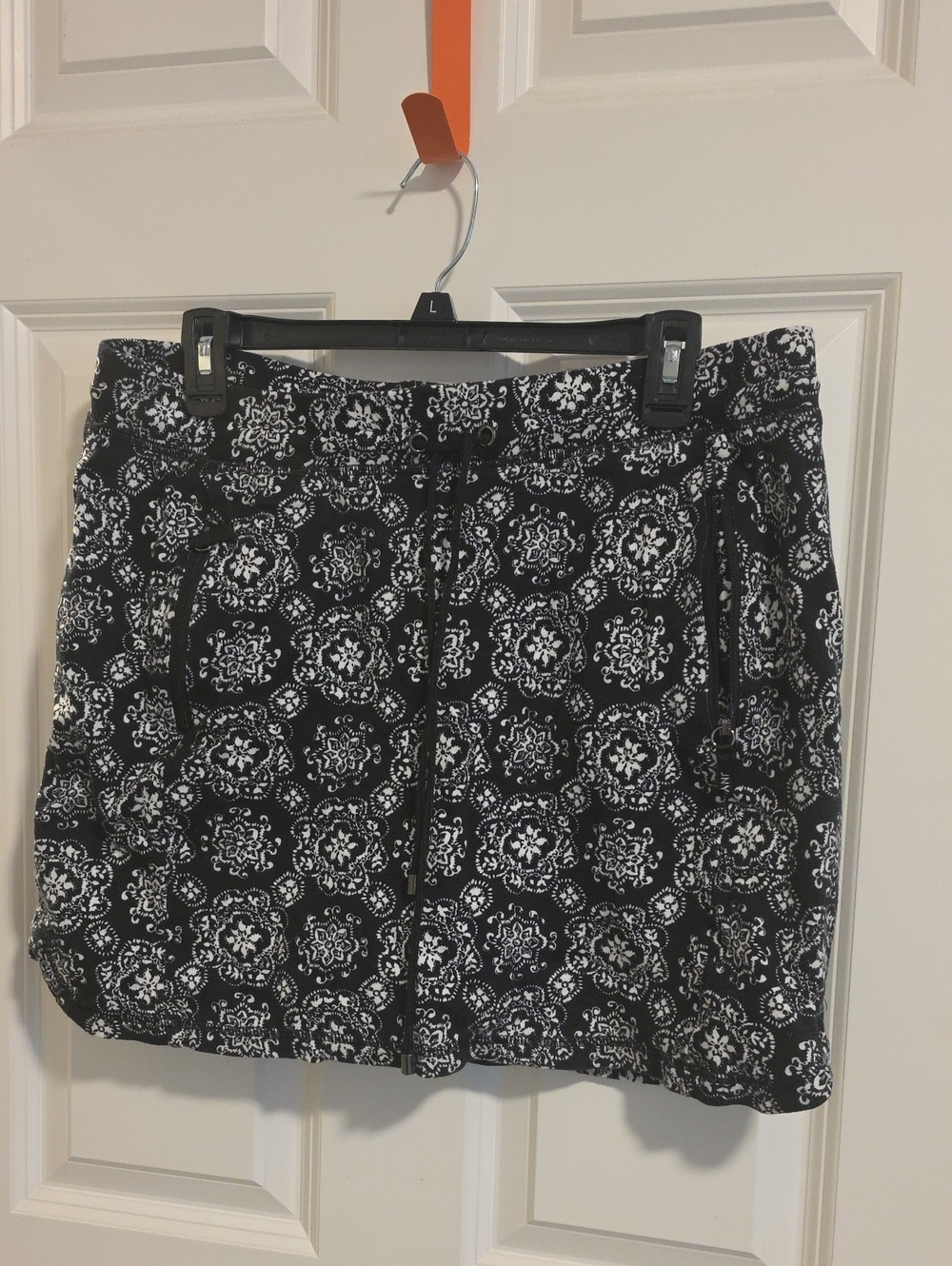 Jones New York Black and White Printed Mini Skirt